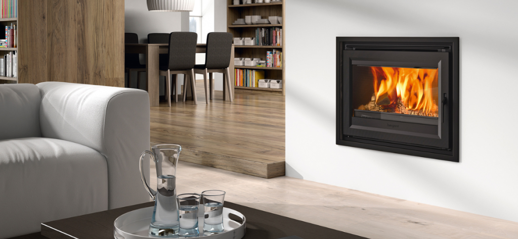Hergóm incorpora a su catálogo una nueva chimenea insertable, el modelo C-10 SE